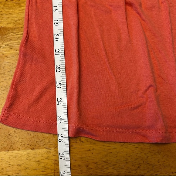 MICHAEL STARS Palisades Jersey V-Neck Tee in Sunkissed - Picture 4 of 8